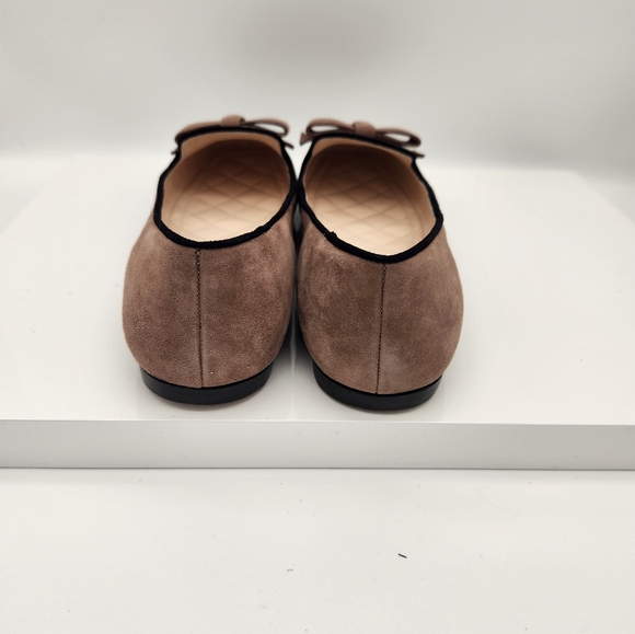 Prada, nude suede flats with bow. Size 39 - Picture 4 of 8
